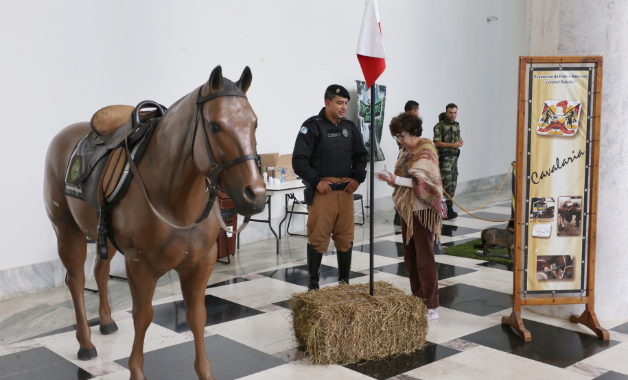 Exposição da PM e atividades educativas abrem 2ª Corrida da Casa Militar  -  Curitiba, 24/05/2019  -  Foto: José Fernando Ogura/ANPr