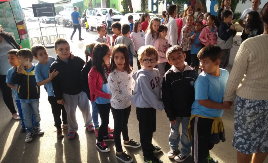 O Paraná Cidadão, a feira de serviços de cidadania, defesa de direitos e inclusão social da Secretaria da Justiça, Família e Trabalho realizou em apenas três dias mais de 10 mil atendimentos em Carlópolis, no Norte Pioneiro. Foram emitidas 1.483 carteiras de identidade e 851 CPF’s, além de 63 carteiras de trabalho. “São serviços gratuitos que contribuem para uma sociedade mais equilibrada e justa”, disse o secretário Ney Leprevost. Foto:SEJUT