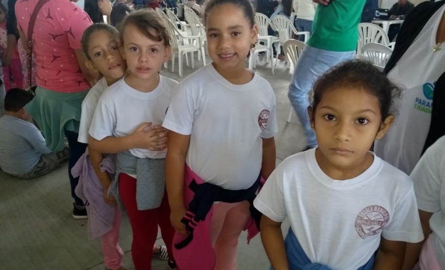 O Paraná Cidadão, a feira de serviços de cidadania, defesa de direitos e inclusão social da Secretaria da Justiça, Família e Trabalho realizou em apenas três dias mais de 10 mil atendimentos em Carlópolis, no Norte Pioneiro. Foram emitidas 1.483 carteiras de identidade e 851 CPF’s, além de 63 carteiras de trabalho. “São serviços gratuitos que contribuem para uma sociedade mais equilibrada e justa”, disse o secretário Ney Leprevost. Foto:SEJUT
