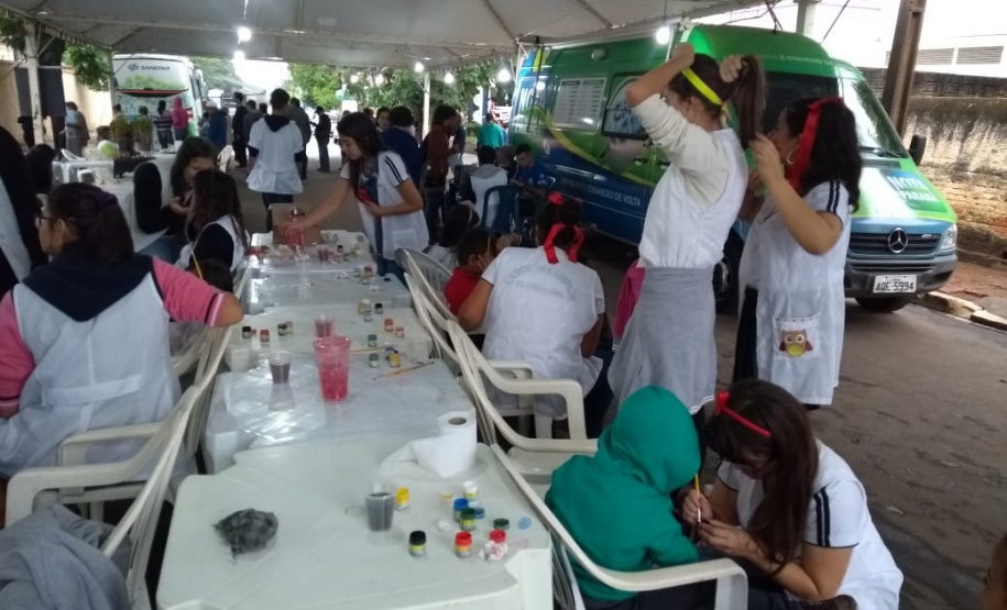 O Paraná Cidadão, a feira de serviços de cidadania, defesa de direitos e inclusão social da Secretaria da Justiça, Família e Trabalho realizou em apenas três dias mais de 10 mil atendimentos em Carlópolis, no Norte Pioneiro. Foram emitidas 1.483 carteiras de identidade e 851 CPF’s, além de 63 carteiras de trabalho. “São serviços gratuitos que contribuem para uma sociedade mais equilibrada e justa”, disse o secretário Ney Leprevost. Foto:SEJUT