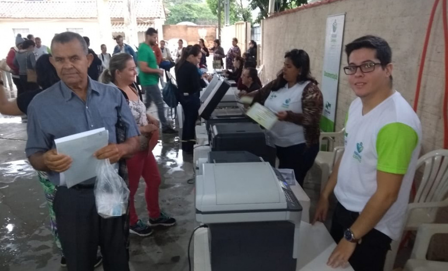 O Paraná Cidadão, a feira de serviços de cidadania, defesa de direitos e inclusão social da Secretaria da Justiça, Família e Trabalho realizou em apenas três dias mais de 10 mil atendimentos em Carlópolis, no Norte Pioneiro. Foram emitidas 1.483 carteiras de identidade e 851 CPF’s, além de 63 carteiras de trabalho. “São serviços gratuitos que contribuem para uma sociedade mais equilibrada e justa”, disse o secretário Ney Leprevost. Foto:SEJUT
