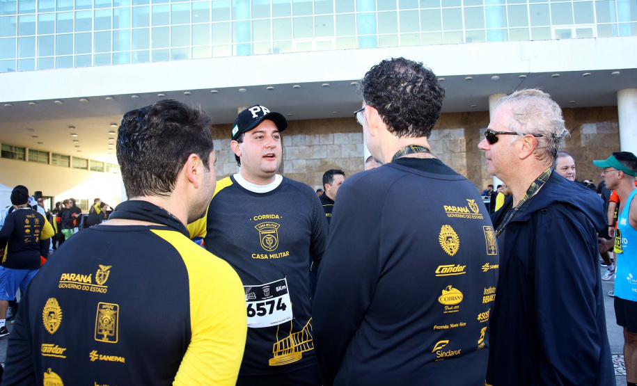 A 2ª Corrida da Casa Militar aconteceu neste domingo (26) em frente ao Palácio Iguaçu. Mais de 3 mil pessoas participaram do evento, que arrecadou agasalho para instituições sociais do Estado e também contribuirá com a campanha Corra para aquecer o inverno de quem precisa.As provas foram de 5 km e 10 km, caminhada de 3 km e kids, com chegada prevista também para o Palácio Iguaçu. Curitiba,26/05/2019 Foto:Jaelson Lucas / ANPr