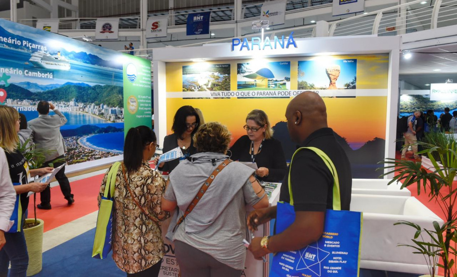 O Governo do Paraná apresentou as atrações turísticas do Estado durante a tradicional Feira BNT Mercosul, realizada neste final de semana. A edição de 2019 comemorou os 25 anos do evento e foi realizada em Itajaí (SC), com programação também em Balneário Camboriú e no Beto Carrero World.  -  Itajaí (SC), 26/05/2019  -  Foto:  Divulgação Paraná Turismo