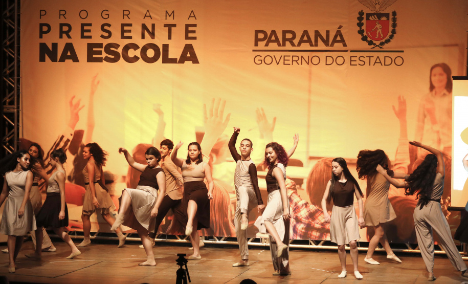 O governador Carlos Massa Ratinho Junior e o secretário da Educação e Esporte, Renato Feder, apresentaram nesta segunda-feira (27/05) o programa Escola Presente, criado para evitar o abandono escolar.Curitiba, 27-05-19.Foto: Arnaldo Alves / ANPr.
