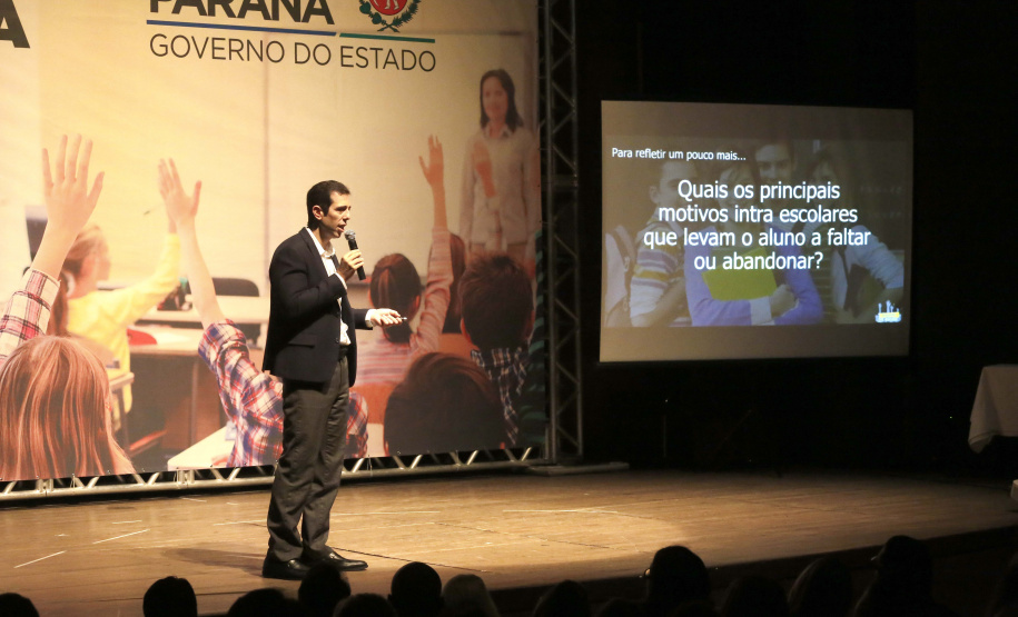 O governador Carlos Massa Ratinho Junior e o secretário da Educação e Esporte, Renato Feder(foto), apresentaram nesta segunda-feira (27/05) o programa Escola Presente, criado para evitar o abandono escolar.Curitiba, 27-05-19.Foto: Arnaldo Alves / ANPr.