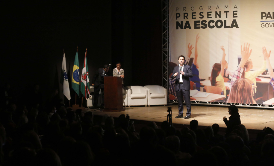 O governador Carlos Massa Ratinho Junior e o secretário da Educação e Esporte, Renato Feder, apresentaram nesta segunda-feira (27/05) o programa Escola Presente, criado para evitar o abandono escolar.Curitiba, 27-05-19.Foto: Arnaldo Alves / ANPr.
