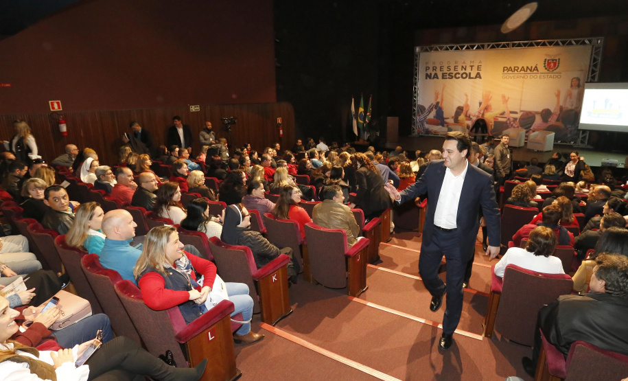O governador Carlos Massa Ratinho Junior e o secretário da Educação e Esporte, Renato Feder, apresentaram nesta segunda-feira (27/05) o programa Escola Presente, criado para evitar o abandono escolar.Curitiba, 27-05-19.Foto: Arnaldo Alves / ANPr.