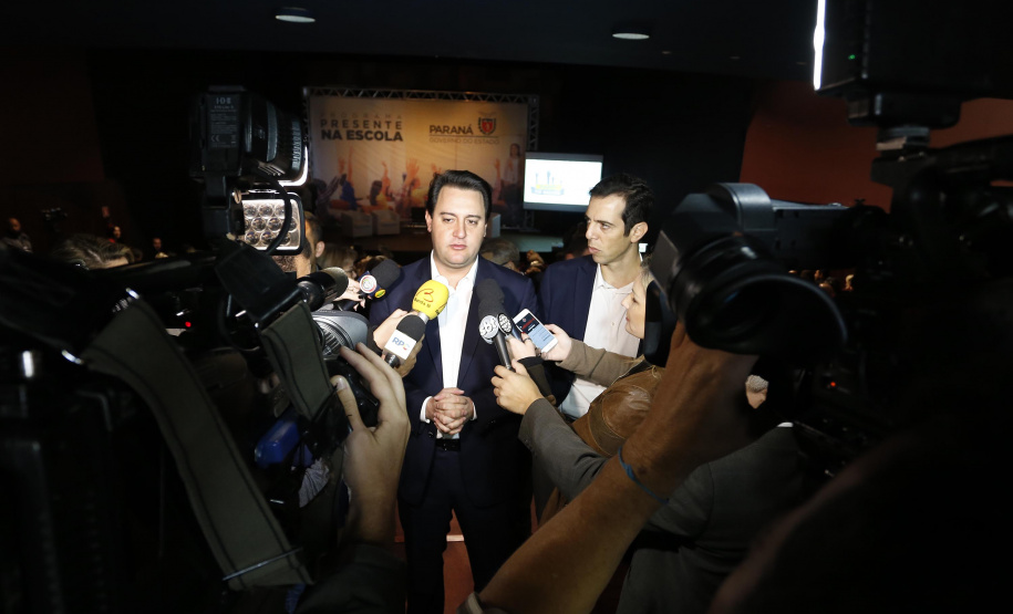 O governador Carlos Massa Ratinho Junior e o secretário da Educação e Esporte, Renato Feder, apresentaram nesta segunda-feira (27/05) o programa Escola Presente, criado para evitar o abandono escolar.Curitiba, 27-05-19.Foto: Arnaldo Alves / ANPr.