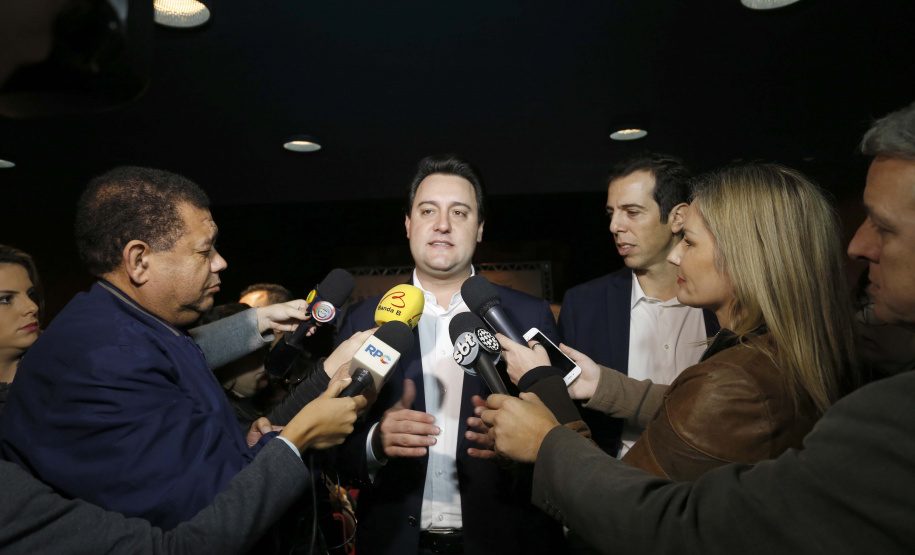 O governador Carlos Massa Ratinho Junior e o secretário da Educação e Esporte, Renato Feder, apresentaram nesta segunda-feira (27/05) o programa Escola Presente, criado para evitar o abandono escolar.Curitiba, 27-05-19.Foto: Arnaldo Alves / ANPr.
