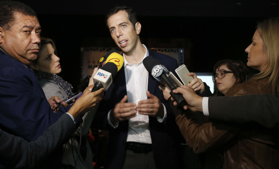 O governador Carlos Massa Ratinho Junior e o secretário da Educação e Esporte, Renato Feder (foto), apresentaram nesta segunda-feira (27/05) o programa Escola Presente, criado para evitar o abandono escolar.Curitiba, 27-05-19.Foto: Arnaldo Alves / ANPr.