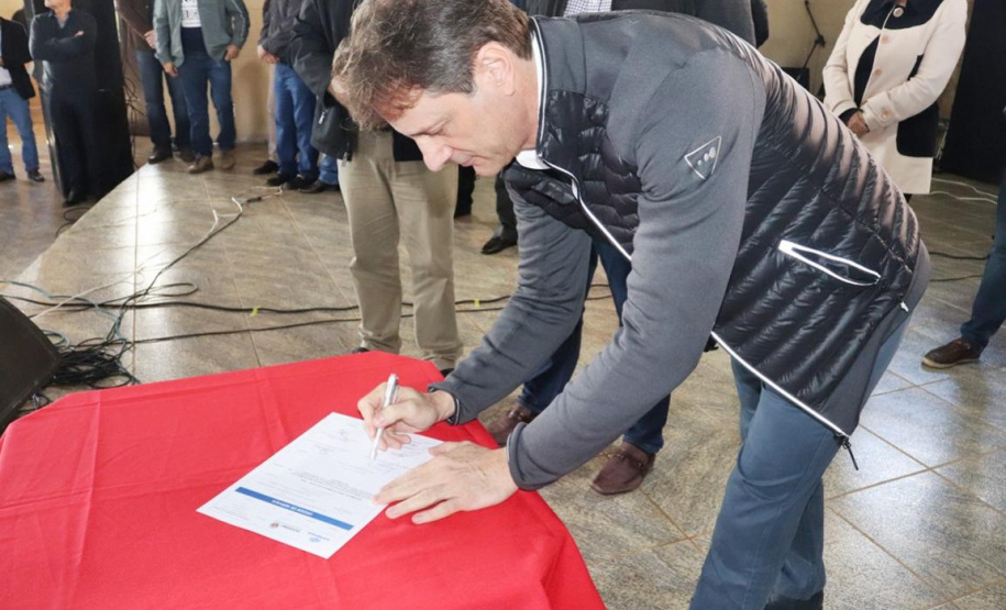 O diretor-presidente da Companhia de Saneamento do Paraná (Sanepar), Claudio Stabile, anunciou investimentos que já estão sendo feitos e as obras previstas para o município de Candói.  -  Foto: Divulgação Sanepar