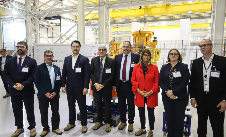 O governador Carlos Massa Ratinho Junior conheceu nesta segunda-feira (27) o primeiro projeto internacional da Aker Solutions desenvolvido integralmente no Paraná, na sede da fábrica, em São José dos Pinhais.Foto: Rodrigo Felix Leal/ANPr