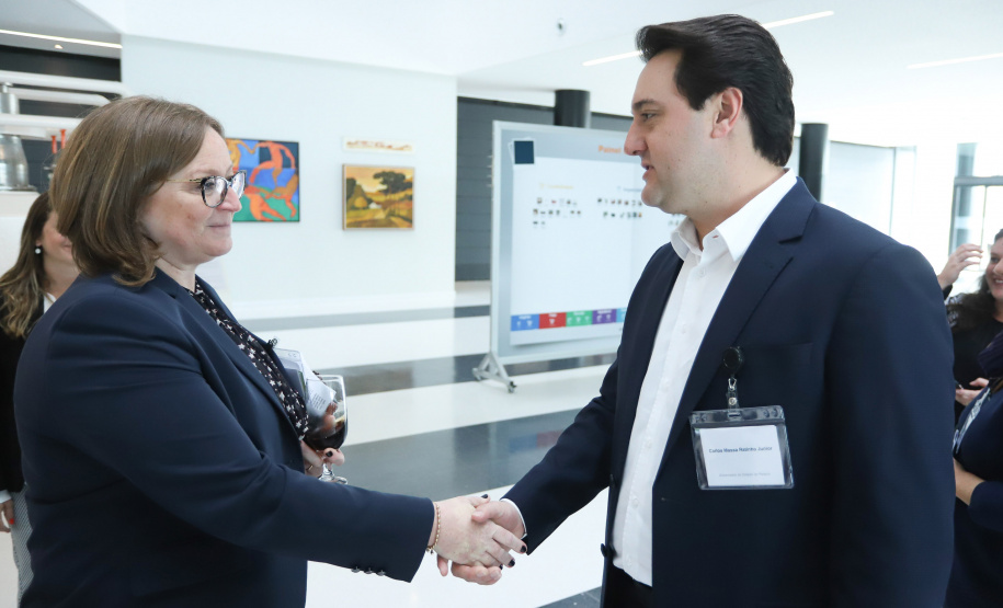 O governador Carlos Massa Ratinho Junior conheceu nesta segunda-feira (27) o primeiro projeto internacional da Aker Solutions desenvolvido integralmente no Paraná, na sede da fábrica, em São José dos Pinhais.Foto: Rodrigo Felix Leal/ANPr