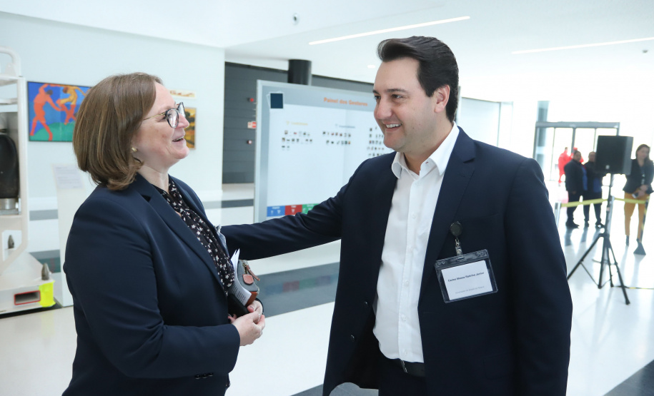 O governador Carlos Massa Ratinho Junior conheceu nesta segunda-feira (27) o primeiro projeto internacional da Aker Solutions desenvolvido integralmente no Paraná, na sede da fábrica, em São José dos Pinhais.Foto: Rodrigo Felix Leal/ANPr