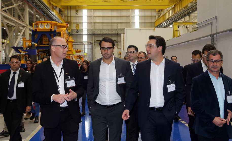 O governador Carlos Massa Ratinho Junior conheceu nesta segunda-feira (27) o primeiro projeto internacional da Aker Solutions desenvolvido integralmente no Paraná, na sede da fábrica, em São José dos Pinhais.Foto: Gilson Abreu/ANPr