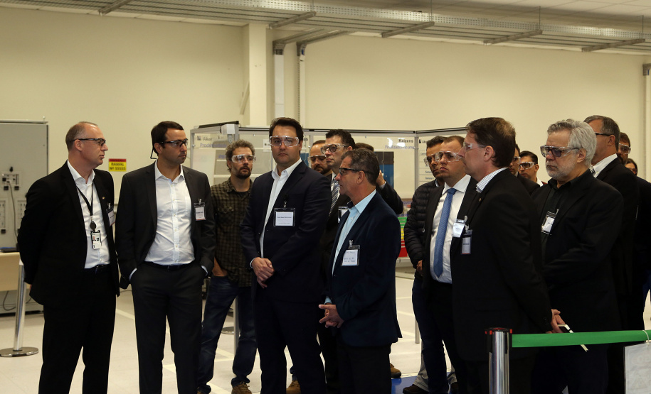 O governador Carlos Massa Ratinho Junior conheceu nesta segunda-feira (27) o primeiro projeto internacional da Aker Solutions desenvolvido integralmente no Paraná, na sede da fábrica, em São José dos Pinhais.Foto: Gilson Abreu/ANPr