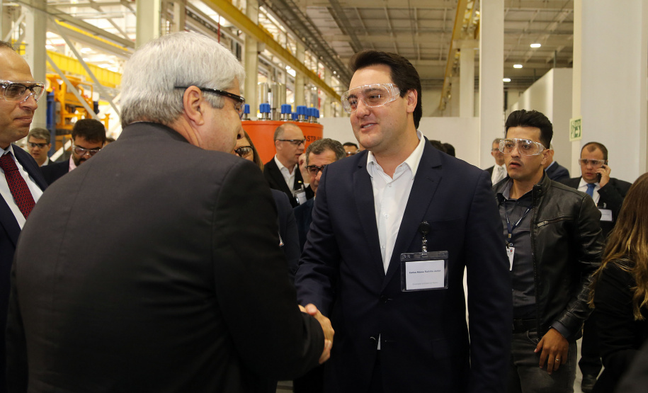 O governador Carlos Massa Ratinho Junior conheceu nesta segunda-feira (27) o primeiro projeto internacional da Aker Solutions desenvolvido integralmente no Paraná, na sede da fábrica, em São José dos Pinhais.Foto: Gilson Abreu/ANPr