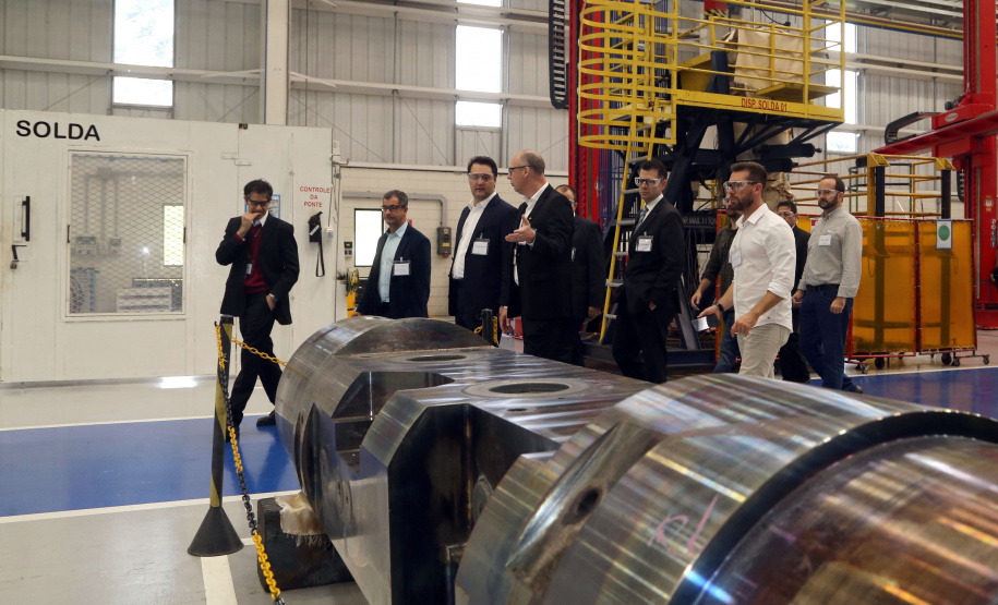 O governador Carlos Massa Ratinho Junior conheceu nesta segunda-feira (27) o primeiro projeto internacional da Aker Solutions desenvolvido integralmente no Paraná, na sede da fábrica, em São José dos Pinhais.Foto: Gilson Abreu/ANPr