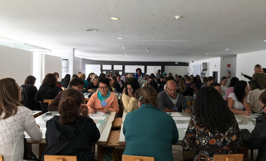 O Museu Oscar Niemeyer promove nesta quarta-feira (29) mais um encontro do ?MON para Educadores?, programa voltado para professores de artes do ensino público e privado, alunos de Licenciatura em Artes e outros profissionais da área de mediação cultural. Para recebê-los, a equipe do Educativo do Museu preparou a oficina teórico-prática ?Corpo Manifesto: Entre a Presença e a Ausência?.  -  Foto: Danusa Patel