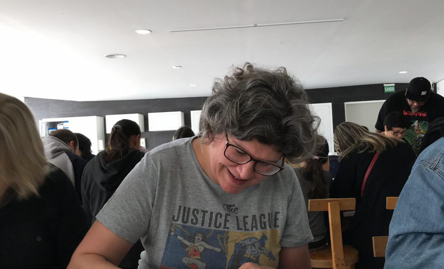 O Museu Oscar Niemeyer promove nesta quarta-feira (29) mais um encontro do ?MON para Educadores?, programa voltado para professores de artes do ensino público e privado, alunos de Licenciatura em Artes e outros profissionais da área de mediação cultural. Para recebê-los, a equipe do Educativo do Museu preparou a oficina teórico-prática ?Corpo Manifesto: Entre a Presença e a Ausência?.  -  Foto: Danusa Patel