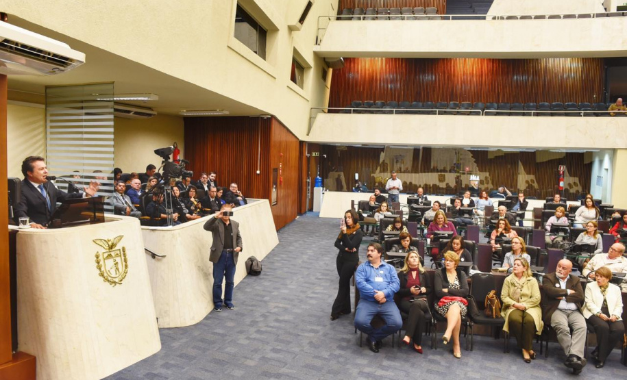 A Assembleia Legislativa homenageou nesta segunda-feira (27), em sessão solene, a Paraná Turismo, que completa 50 anos de serviços prestados ao Estado