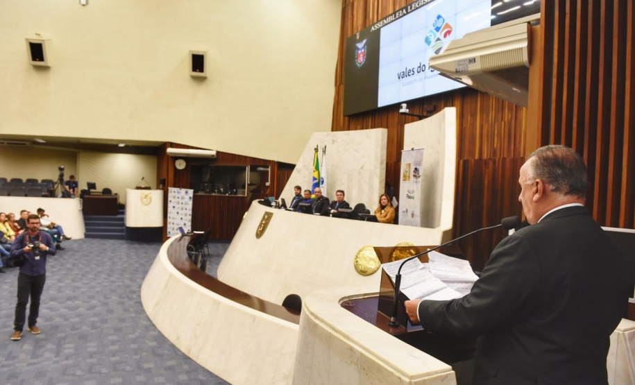 A Assembleia Legislativa homenageou nesta segunda-feira (27), em sessão solene, a Paraná Turismo, que completa 50 anos de serviços prestados ao Estado