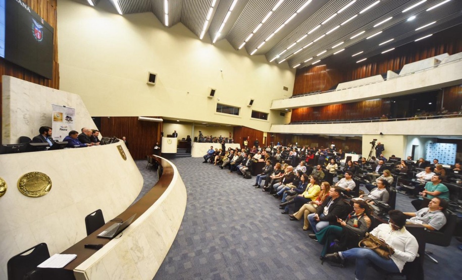 A Assembleia Legislativa homenageou nesta segunda-feira (27), em sessão solene, a Paraná Turismo, que completa 50 anos de serviços prestados ao Estado