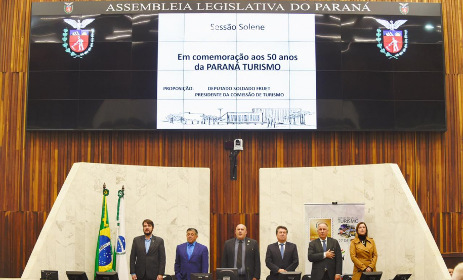 A Assembleia Legislativa homenageou nesta segunda-feira (27), em sessão solene, a Paraná Turismo, que completa 50 anos de serviços prestados ao Estado