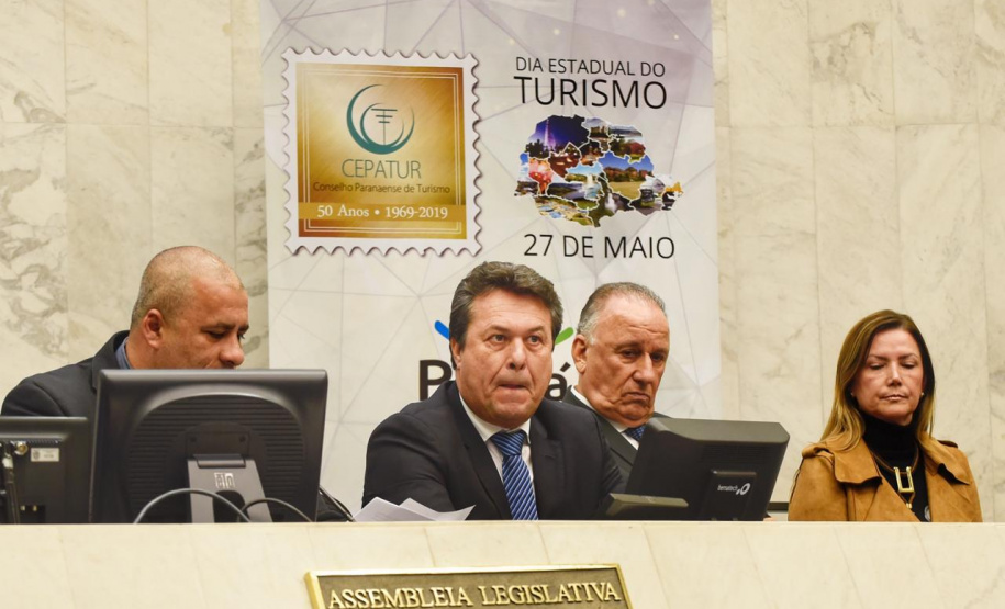 A Assembleia Legislativa homenageou nesta segunda-feira (27), em sessão solene, a Paraná Turismo, que completa 50 anos de serviços prestados ao Estado