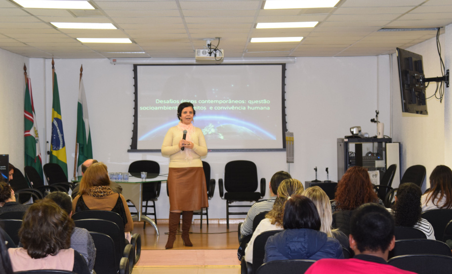 Primeira etapa do 4º Ciclo de Videoconferências dedicado, neste ano, a discutir a Prevenção de Violência e Promoção da Cultura da Paz. A ideia é capacitar gestores e profissionais que atuam em políticas públicas para identificar e prevenir situações de risco de violência virtual contra crianças e adolescentes.  -  Curitiba, 27/05/2019  -  Foto:  Americo Antonio