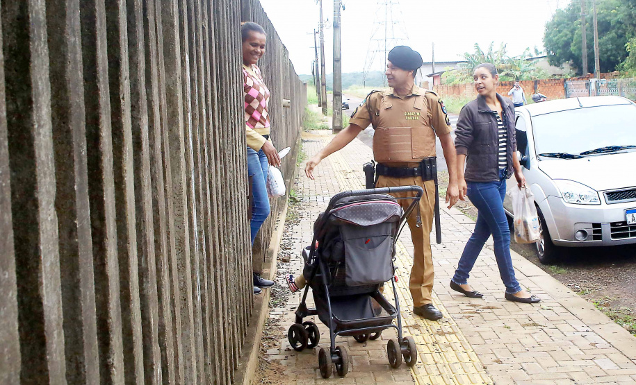 Presença policial transforma ambiente escolar e entorno em Foz do Iguaçu. Foto: Jaelson Lucas/AENPr