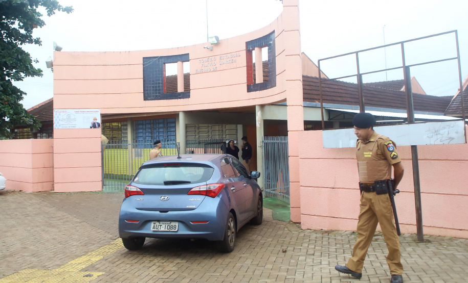 Presença policial transforma ambiente escolar e entorno em Foz do Iguaçu. Foto: Jaelson Lucas/AENPr