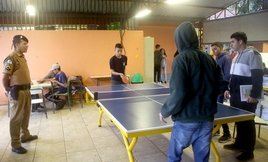 Presença policial transforma ambiente escolar e entorno em Foz do Iguaçu. Foto: Jaelson Lucas/AENPr