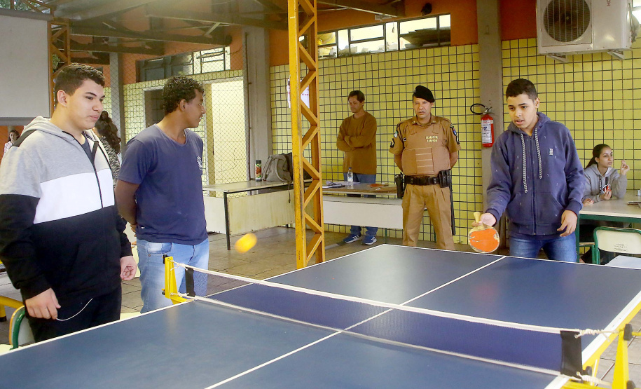 Presença policial transforma ambiente escolar e entorno em Foz do Iguaçu. Foto: Jaelson Lucas/AENPr