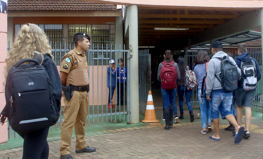 Presença policial transforma ambiente escolar e entorno em Foz do Iguaçu. Foto: Jaelson Lucas/AENPr
