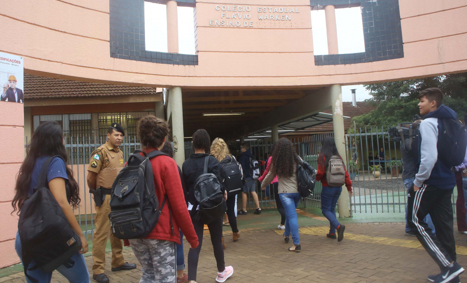 Presença policial transforma ambiente escolar e entorno em Foz do Iguaçu. Foto: Jaelson Lucas/AENPr
