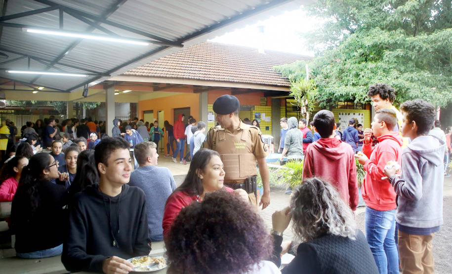 Presença policial transforma ambiente escolar e entorno em Foz do Iguaçu. Foto: Jaelson Lucas/AENPr
