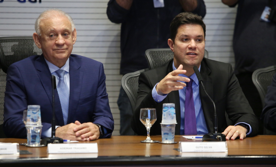 Representantes do Governo do Estado se reuniram nesta quarta-feira (29) com os deputados da base de apoio para apresentar a primeira versão do Banco de Projetos, que vai destinar R$ 375 milhões para licitar projetos executivos de grandes obras estruturais em todas as regiões do Estado. O chefe da Casa Civil, Guto Silva, coordenou a reunião - Curitiba, 29/05/2019 - Foto: José Fernando Ogura/ANPr