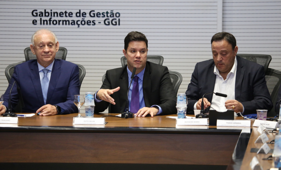 Representantes do Governo do Estado se reuniram nesta quarta-feira (29) com os deputados da base de apoio para apresentar a primeira versão do Banco de Projetos, que vai destinar R$ 375 milhões para licitar projetos executivos de grandes obras estruturais em todas as regiões do Estado. O chefe da Casa Civil, Guto Silva, coordenou a reunião - Curitiba, 29/05/2019 - Foto: José Fernando Ogura/ANPr