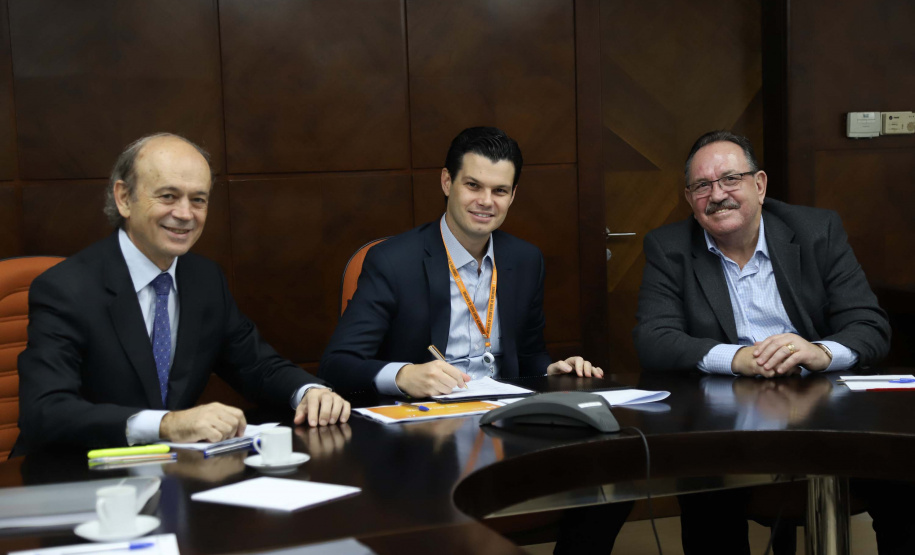 A Copel assinou nesta quarta-feira (29) o contrato de fornecimento de bens e prestação de serviços para implantação da Pequena Central Hidrelétrica Bela Vista, na região Sudoeste do Paraná, e do sistema de transmissão associado, no valor de de R$ 147,8 milhões – equivalente a 74% do investimento total previsto para a PCH (R$ 200 milhões). Foto: Copel