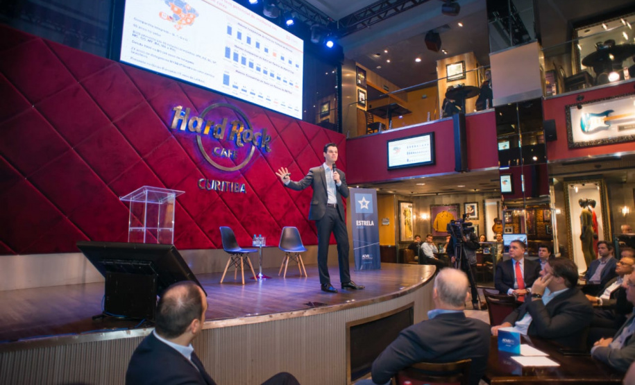 A Copel e as transformações no mercado de energia foi o tema da palestra que o presidente da Companhia, Daniel Slaviero, apresentou nesta quarta-feira (29), no evento Estrela ADVB, realizado em Curitiba, pela Associação dos Dirigentes de Vendas e Marketing do Brasil, seção Paraná. Foto: Copel