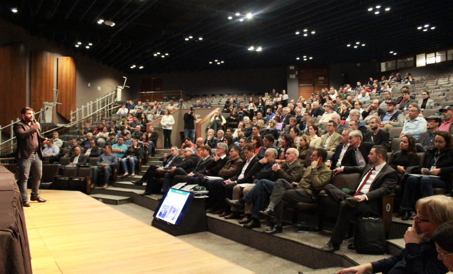 Para o secretário estadual da Agricultura e do Abastecimento, Norberto Ortigara, o Paraná tem condições técnicas, econômicas e políticas de evoluir, e tem mostrando capacidade de ação e estrutura para suspender a vacinação. Foto: Gisele Barão/SEAB