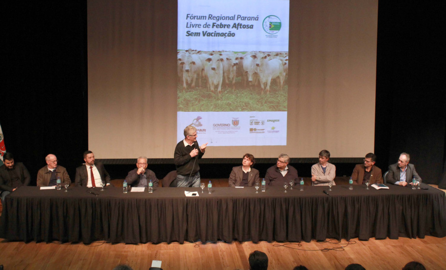 Para o secretário estadual da Agricultura e do Abastecimento, Norberto Ortigara, o Paraná tem condições técnicas, econômicas e políticas de evoluir, e tem mostrando capacidade de ação e estrutura para suspender a vacinação. Foto: Gisele Barão/SEAB