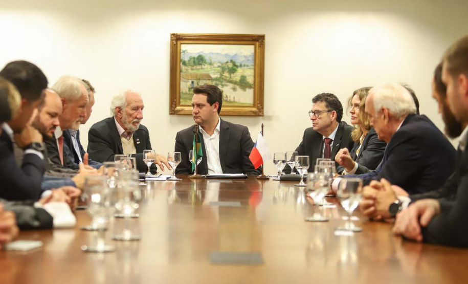 Uma comitiva de empresários e políticos da República Tcheca, liderada pela embaixadora Sandra Linkensederová, esteve nesta quarta-feira (29) no Paraná para discutir possíveis investimentos no Estado