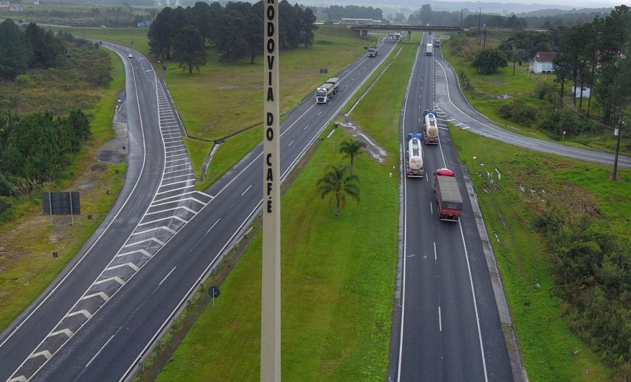 A Secretaria da Fazenda e a Receita Estadual do Paraná realizaram nesta quinta-feira (30) uma operação integrada de fiscalização de mercadorias em trânsito em 35 pontos fixos e 32 pontos móveis do Estado, em uma área de abrangência com 53 municípios. Foto: José Fernando Ogura/ANPr - 30/05/2019