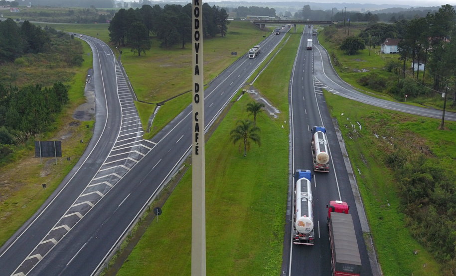 A Secretaria da Fazenda e a Receita Estadual do Paraná realizaram nesta quinta-feira (30) uma operação integrada de fiscalização de mercadorias em trânsito em 35 pontos fixos e 32 pontos móveis do Estado, em uma área de abrangência com 53 municípios. Foto: José Fernando Ogura/ANPr - 30/05/2019