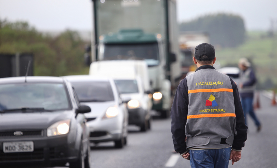 A Secretaria da Fazenda e a Receita Estadual do Paraná realizaram nesta quinta-feira (30) uma operação integrada de fiscalização de mercadorias em trânsito em 35 pontos fixos e 32 pontos móveis do Estado, em uma área de abrangência com 53 municípios. Foto: José Fernando Ogura/ANPr - 30/05/2019