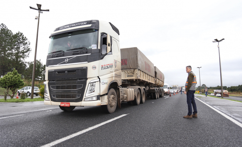 A Secretaria da Fazenda e a Receita Estadual do Paraná realizaram nesta quinta-feira (30) uma operação integrada de fiscalização de mercadorias em trânsito em 35 pontos fixos e 32 pontos móveis do Estado, em uma área de abrangência com 53 municípios. Foto: José Fernando Ogura/ANPr - 30/05/2019