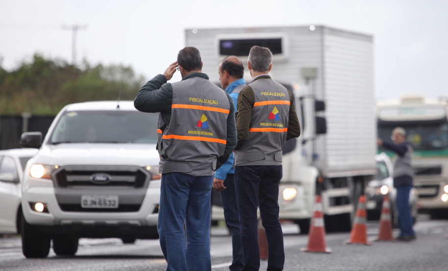 A Secretaria da Fazenda e a Receita Estadual do Paraná realizaram nesta quinta-feira (30) uma operação integrada de fiscalização de mercadorias em trânsito em 35 pontos fixos e 32 pontos móveis do Estado, em uma área de abrangência com 53 municípios. Foto: José Fernando Ogura/ANPr - 30/05/2019