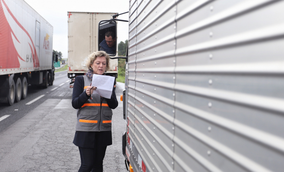 A Secretaria da Fazenda e a Receita Estadual do Paraná realizaram nesta quinta-feira (30) uma operação integrada de fiscalização de mercadorias em trânsito em 35 pontos fixos e 32 pontos móveis do Estado, em uma área de abrangência com 53 municípios. Foto: José Fernando Ogura/ANPr - 30/05/2019